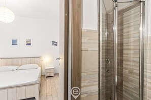 Bathroom - Camera chiara 2 – Relax with a View in the Heart of Alghero 🌊✨ (Alghero)