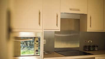 Dishwasher, cookware/dishes/utensils