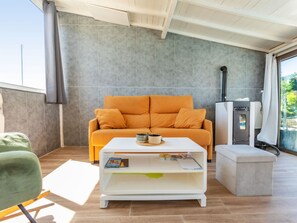 A modern living room with a sofa, a coffee table, and a fireplace. - Vacation home Tuli by Interhome (Lloret de Mar)