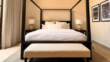 Suite Deluxe | Ropa de cama de alta calidad, colchones viscoelásticos, minibar