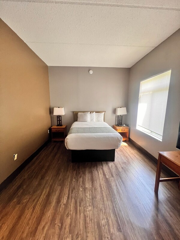 Haton Suites - Conyers, GA