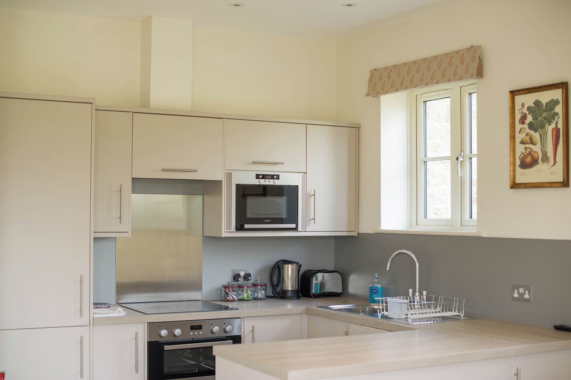 Dishwasher, cookware/dishes/utensils