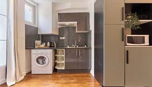 Private kitchen - AN AUTHENTIC PARISIAN EXPERIENCE IN THE MOST CHARMING NEIGHBORHOODS. (Paris)
