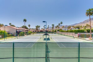 Sports court - Palm Springs Condo Pool, Spa & Mountain Views 2BR/2BA (Palm Springs)