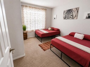 Iron/ironing board, WiFi, bed sheets - Pleasant 3-bedroom house with AC in charming Odessa (Odessa)