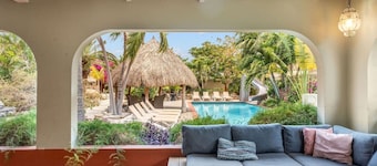 Villa Nirvana 6BR Private Family, Pool & Bar Villa