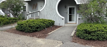 Getaway on Tenney Mountain!  Beautiful 2-bedroom+ Condo for the entire family!