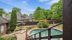 A residential backyard with a swimming pool, a covered patio, and a tall tree. - Fantastic 4-bedroom house with AC in tranquil Cordova (Cordova)