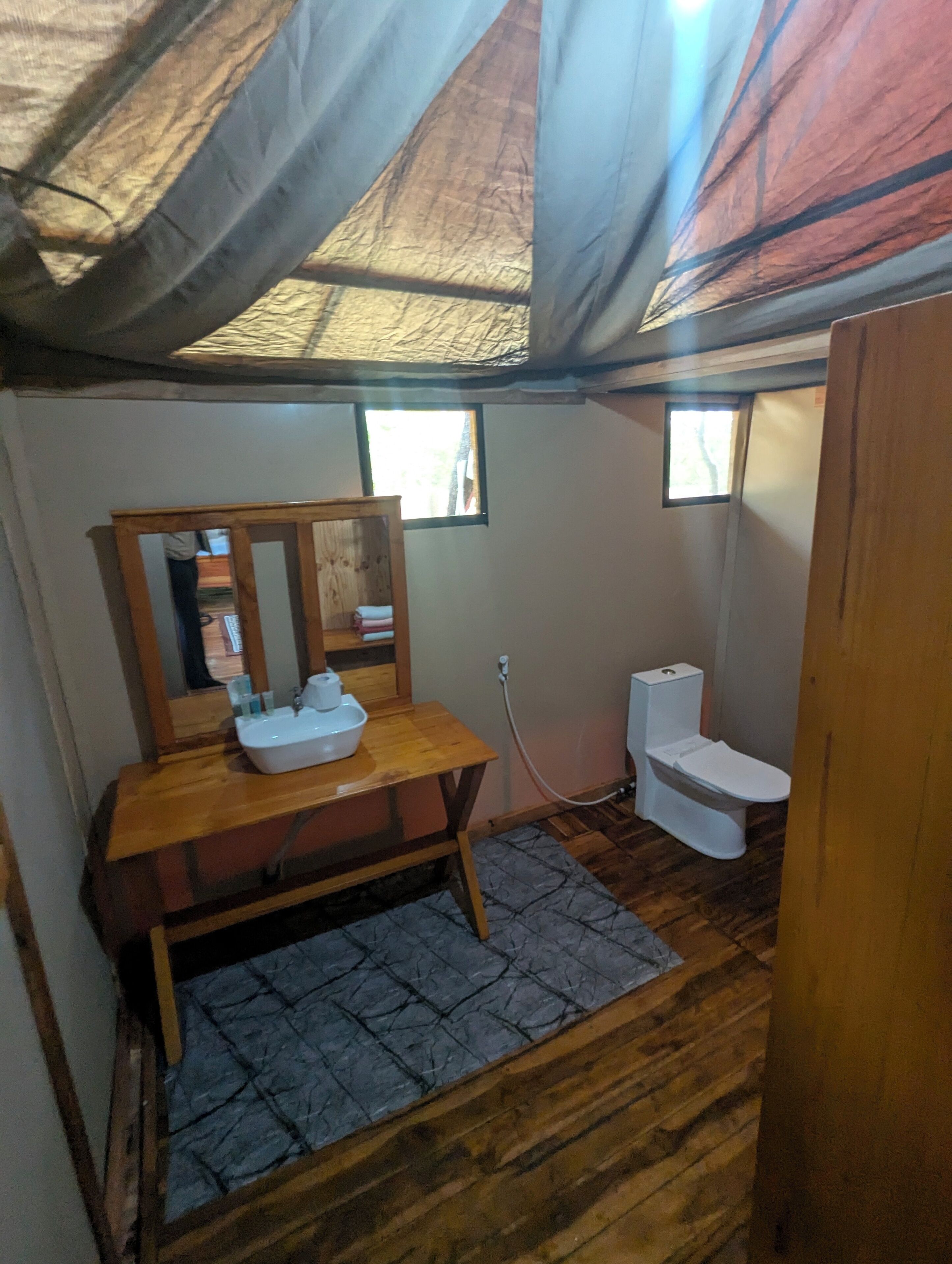 Economy Double or Twin Room | Bathroom | Hair dryer, towels, soap, shampoo
