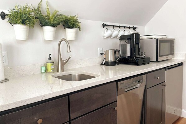Private kitchen - 2BR Suite - Bright - Modern - Central AC - Parking (Arlington)