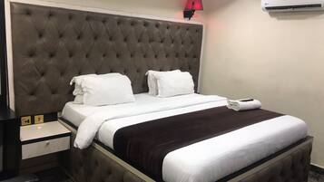 Single Room, City View | Desk, laptop workspace, free WiFi