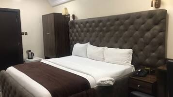 Single Room, City View | Desk, laptop workspace, free WiFi