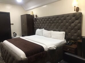 Single Room, City View | Meja, ruang kerja komputer riba, Wi-fi percuma 