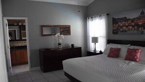 Unclassified image, 2 of 12, button - 4 Bedroom Modern Pool home close to UCF (Oviedo)
