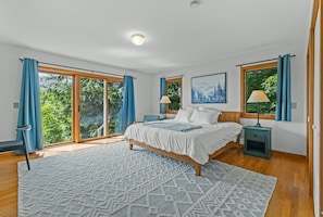 3 bedrooms, desk, travel crib, free WiFi