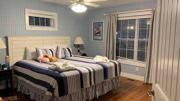 3 bedrooms, iron/ironing board, internet, bed sheets
