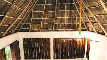 Bungalow, vista a la playa | Caja de seguridad en la habitación y wifi gratis
