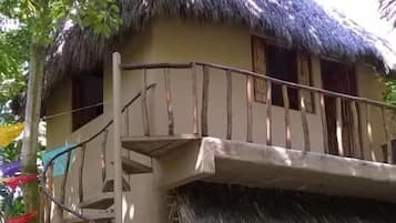 Suite, balcón, vista parcial al océano | Exterior