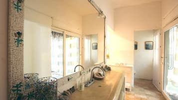 Estudio superior, vista al jardín | Spa