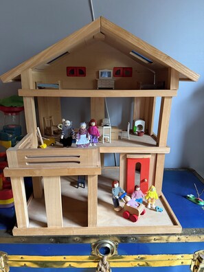 Children's area - Tranquil, lakeside home, architecturally designed as barrier free dwelling. (Fall River)