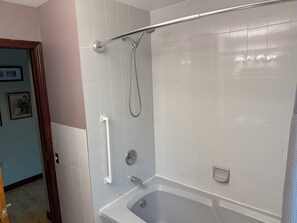 Bathroom - Tranquil, lakeside home, architecturally designed as barrier free dwelling. (Fall River)