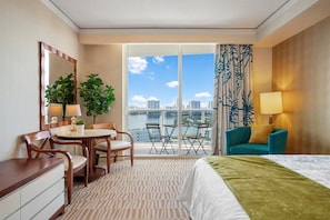 Iron/ironing board, WiFi, bed sheets - Navigate Stays Beachfront Pool Resort Sunny Isles (Sunny Isles Beach)