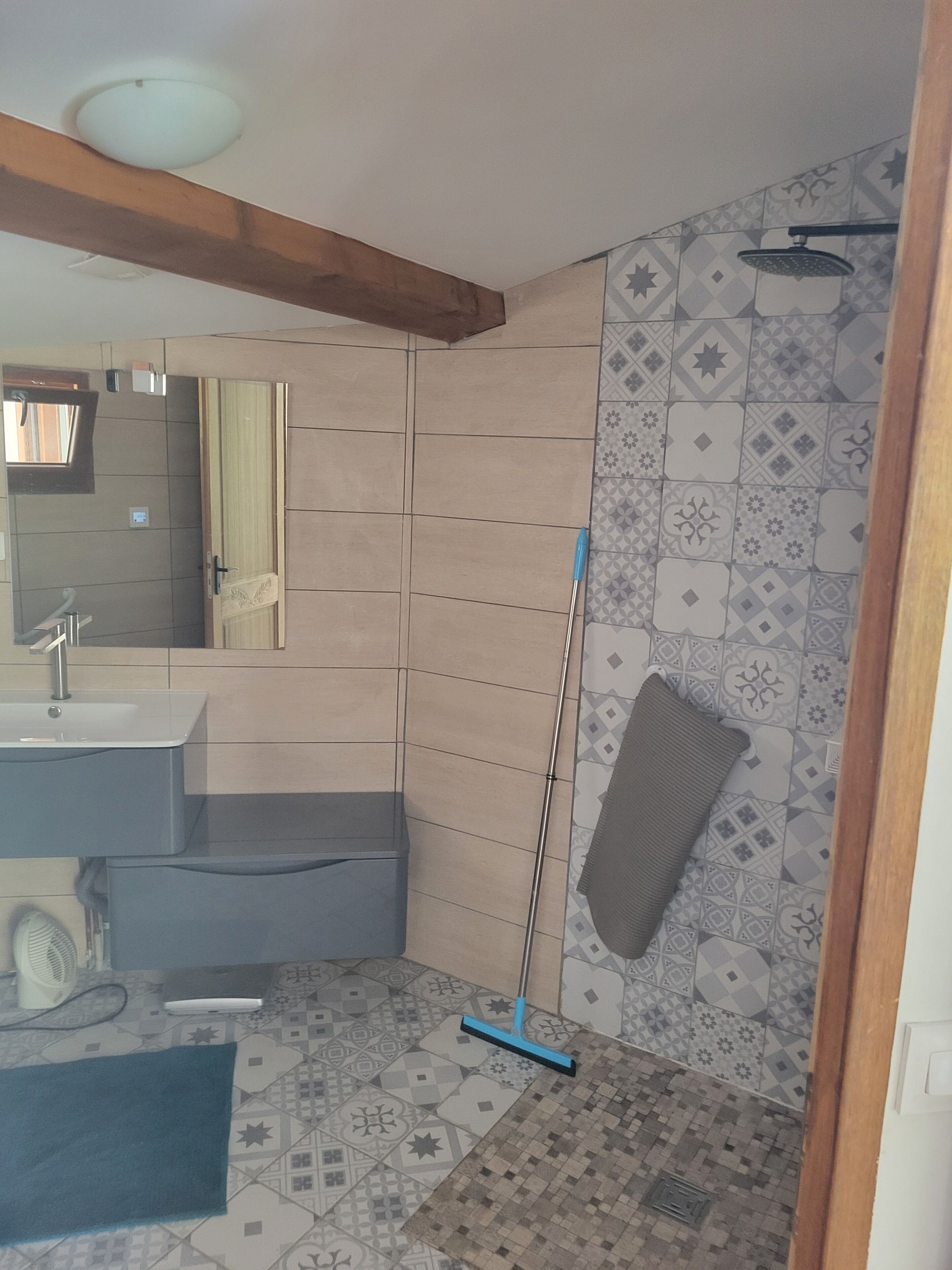 Douche, savon, papier toilette