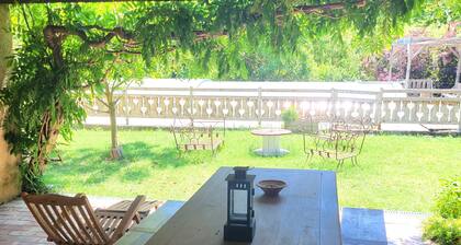 Gîte 4 pers. dans bastide du XVIIe, piscine, grand jardin, patio