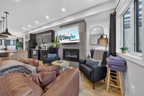 Unclassified image, 3 of 51, button - Stylish 3BR at Panorama Resort / Hot Tub Retreat (Panorama)