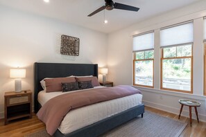 Iron/ironing board, WiFi, bed sheets - Sunday on South • Walk to UArk Game & Downtown (Fayetteville)