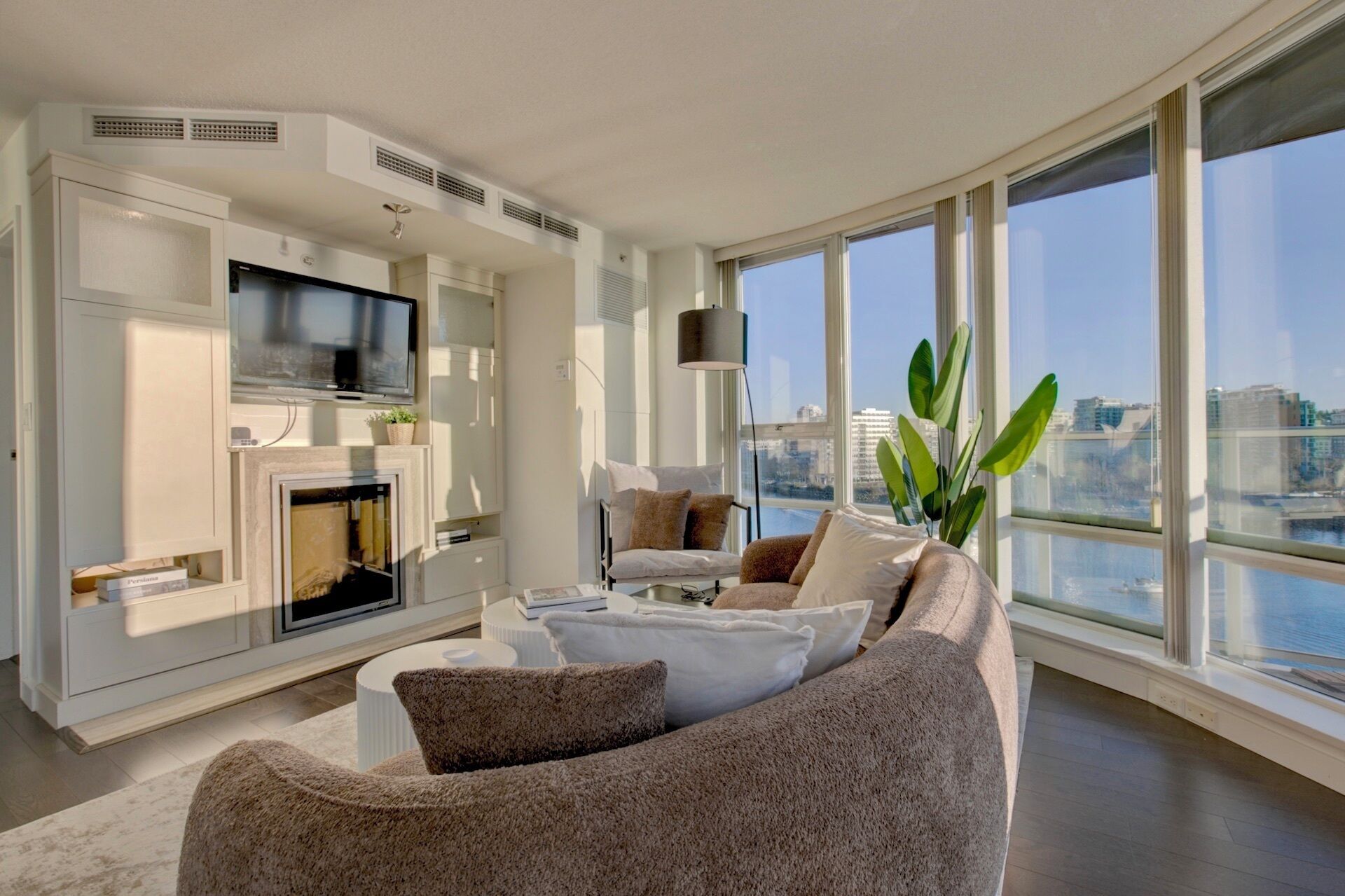 Water Views 3 Bedroom Suite - North Vancouver