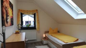 2 bedrooms, WiFi (free), bed sheets