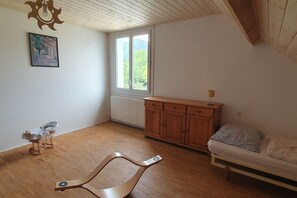 Schreibtisch, kostenloses WLAN