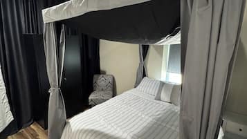 Travel crib, internet, bed sheets