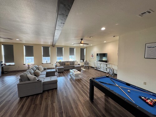 Cozy studio in Eufaula within walking distance to shopping and restaurants.