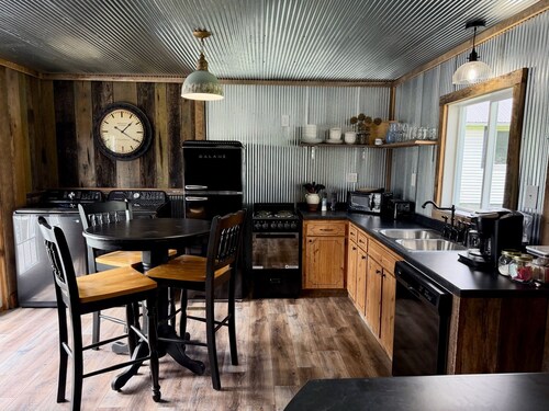 Cumberland Blue- Cozy, Rustic Cottage Near Lake Cumberland