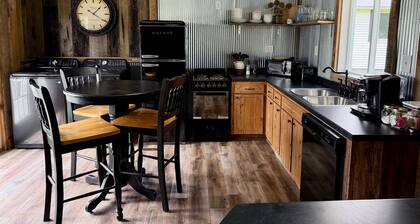 Cumberland Blue- Cozy, Rustic Cottage Near Lake Cumberland