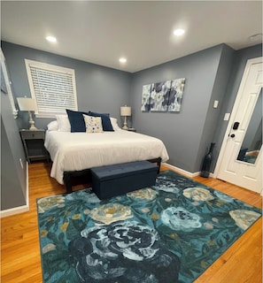 4 bedrooms, desk, iron/ironing board, travel cot - Spacious 4-bedroom house in Longmeadow with hot tub and central air. (Longmeadow)