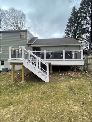 Exterior - Spacious 4-bedroom house in Longmeadow with hot tub and central air. (Longmeadow)