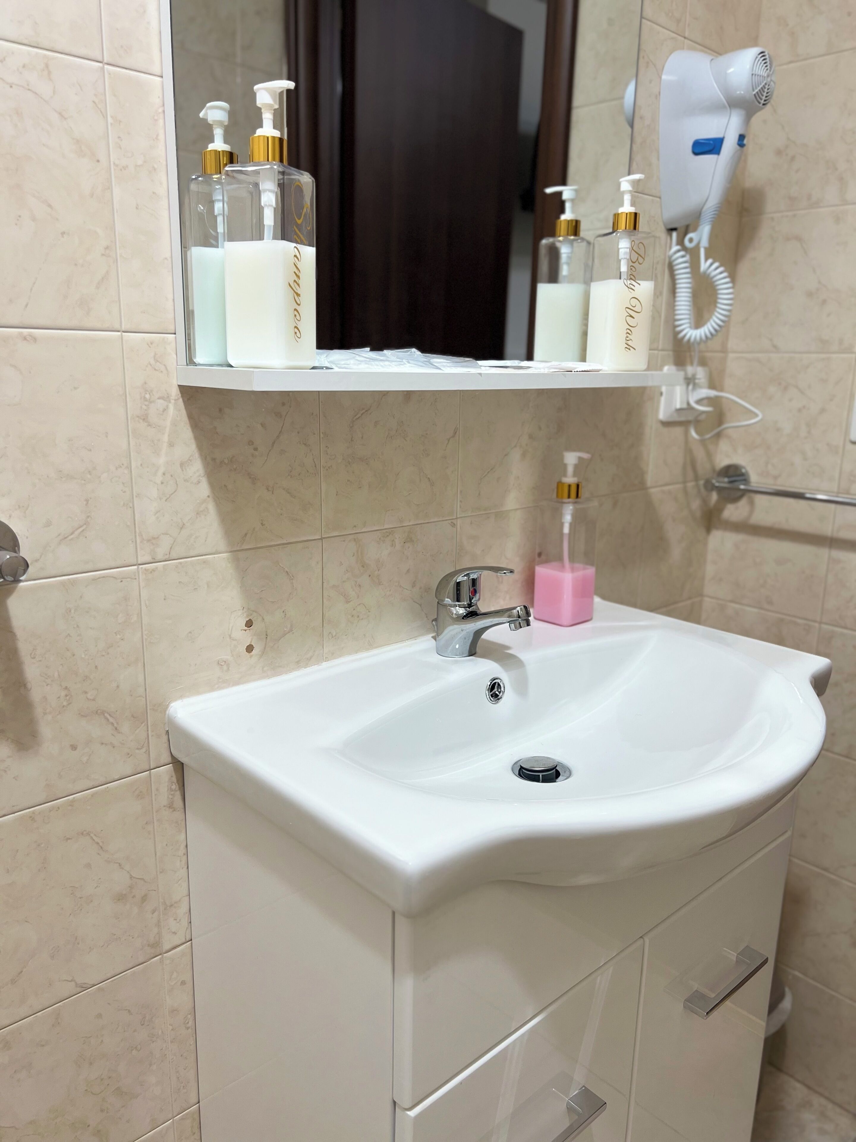Dusche, Haartrockner, Bidet, Handtücher
