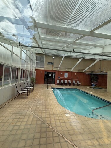 Downtown Walkable 3 BR condo with elevator and free parking Gatlinburg.