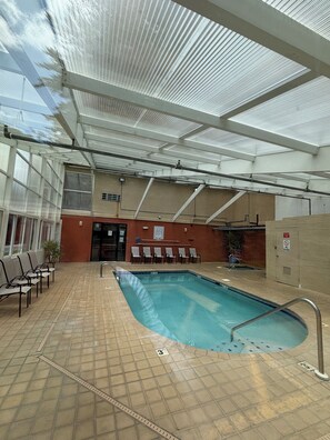 Pool - Downtown Walkable 3 BR condo with elevator and free parking Gatlinburg. (Gatlinburg)