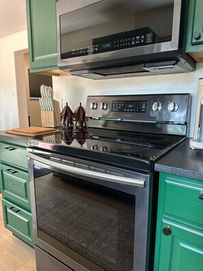 Private kitchen - Cozy Mountain Basecamp at 10,000 Feet (Leadville)
