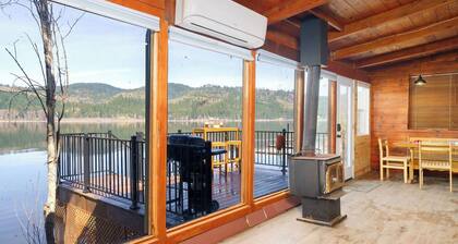 The Funky Pine Cabin, Paddle boards + Dock