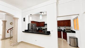 Fridge, stovetop