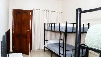 4 bedrooms, desk, iron/ironing board, travel crib