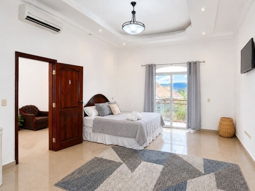 Luxury 4BR Home in Santa Cruz Tegucigalpa
