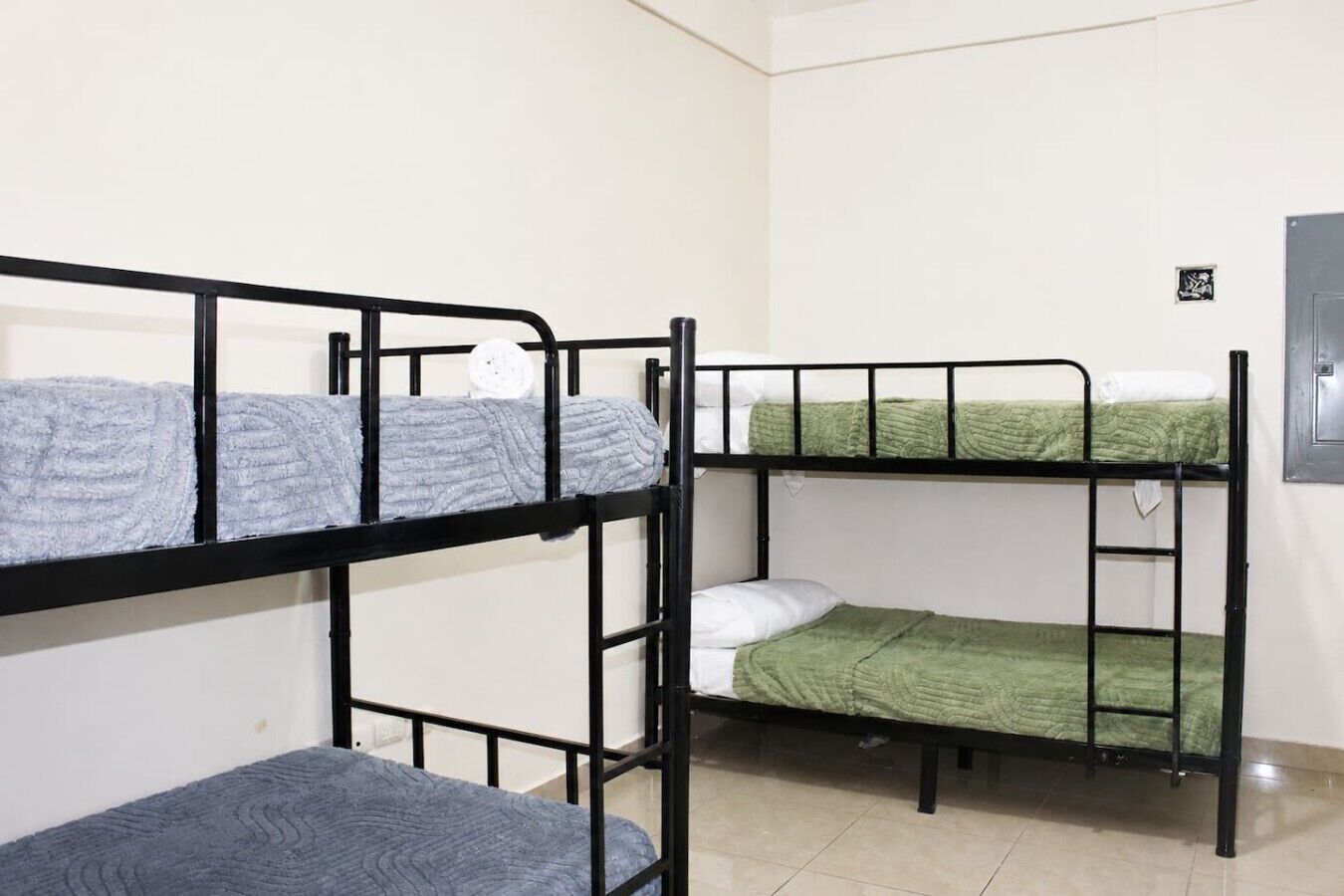 4 bedrooms, desk, iron/ironing board, travel crib