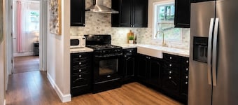 Charming and centrally located 3-bedroom home in Austell