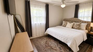 3 bedrooms, desk, iron/ironing board, WiFi (free)